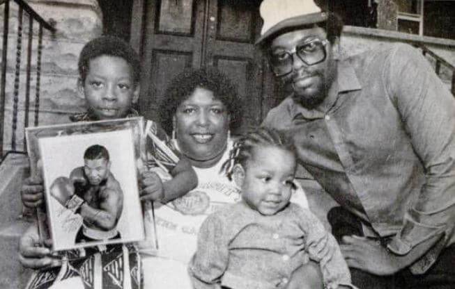 Lorna Smith Tyson daughter Denise Anderson with her husband and children.